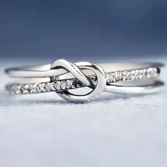 Sold Out ◇ Silver Tone Knot Ring 1pc Simple Design Women's Rhinestones Sz8 RING - Picture 3 of 5